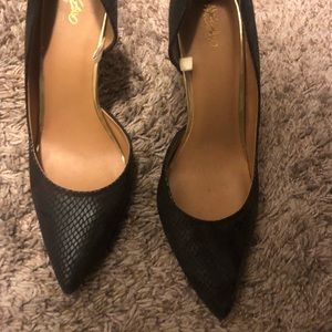 Mossimo Pumps worn once